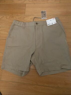 Uniqlo Men’s Beige Flat-Front Shorts #13